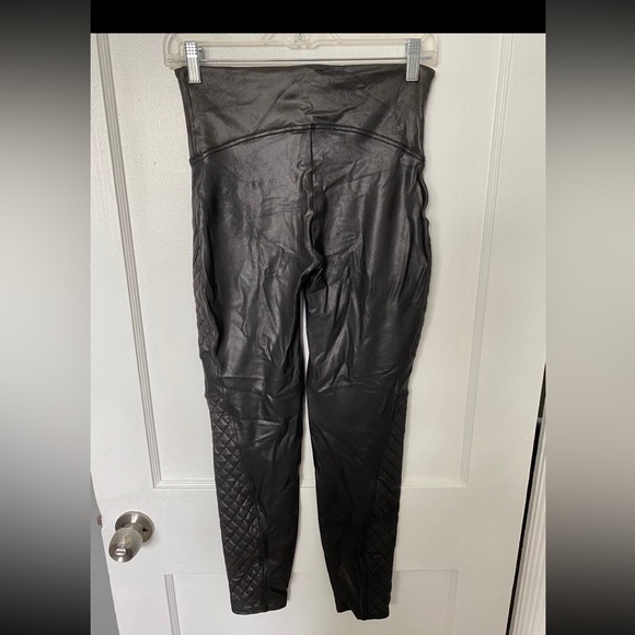 Spanx Black Quilted Faux Leather Leggings size M - Picture 3 of 6